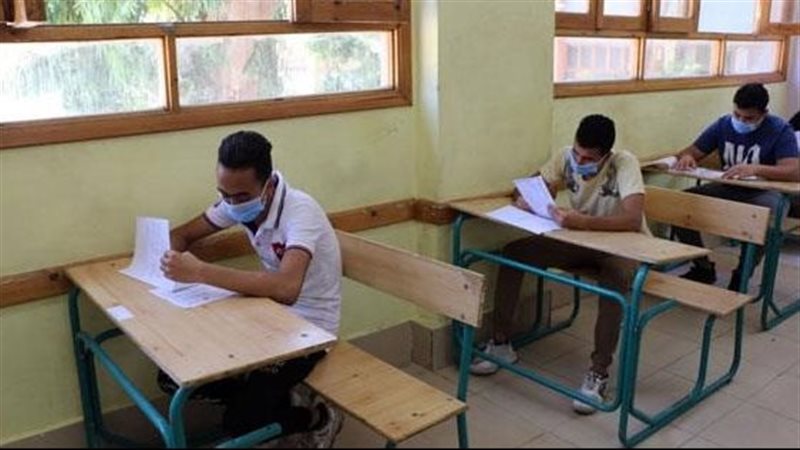 طلاب الجيزة يؤدون