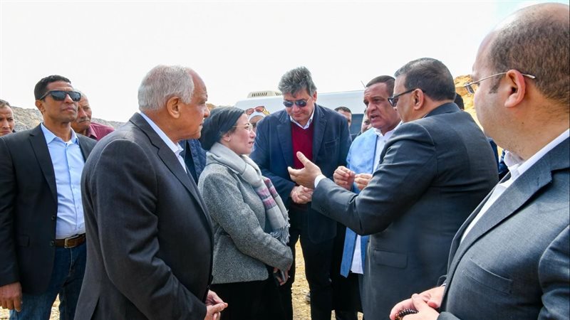 وزيرة البيئة خلال