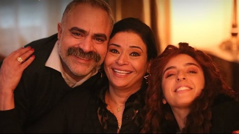 ابطال مسلسل لحظة