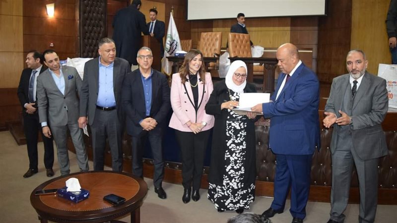 غرفة القاهرة تكرم