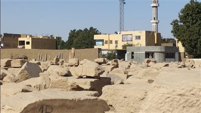 مبنى خراساني داخل معابد الكرنك يثير الجدل على السوشيال، ومصدر مسئول يوضح سبب الإنشاءات (صور) 