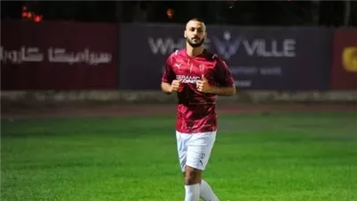 أحمد رمضان بيكهام يصل الأهلي لإتمام انضمامه على سبيل الإعارة 