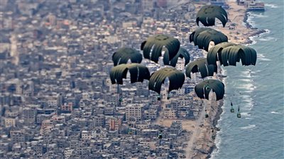 بريطانيا تسقط 10 أطنان من الإمدادات الغذائية على غزة