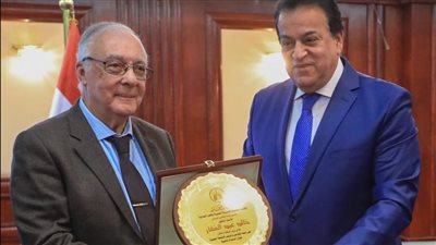 تكريم أول دفعة من أطباء الأمراض الصدرية لاجتيازهم اختبار دبلومة الأمراض الصدرية الأوروبية