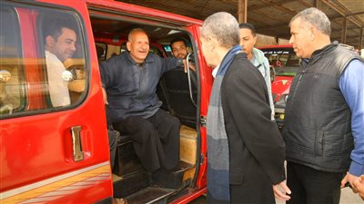 جولة مفاجئة من محافظ الغربية لمتابعة التزام سيارات الأجرة بالتعريفة الجديدة 