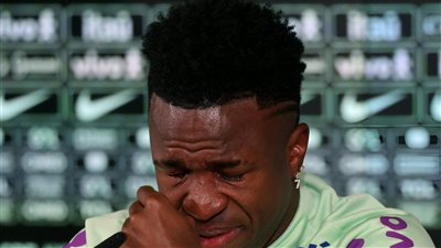 بكاء فينيسيوس حديث العالم (فيديو)