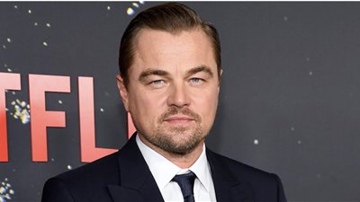 ليوناردو دي كابريو يواعد عارضة أزياء تصغره بـ ٣١ عاما