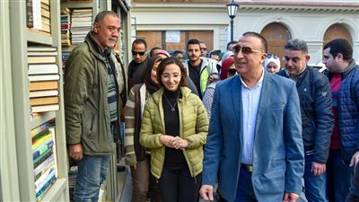 محافظ الإسكندرية يكلف بالبدء في تنفيذ أعمال ترميم الطرق بالأحياء 