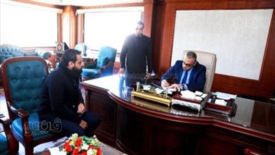 محافظ سوهاج يلتقي 153 مواطنا لبحث شكاواهم وطلباتهم