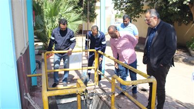 رئيس مياه الأقصر يتابع العمل بمحطتى صرف صحى الشيراتون والزراعة