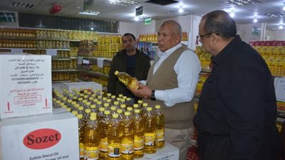 محافظ الوادي الجديد يتابع الأعمال الإنشائية بالعاصمة الإدارية في الخارجة (صور)