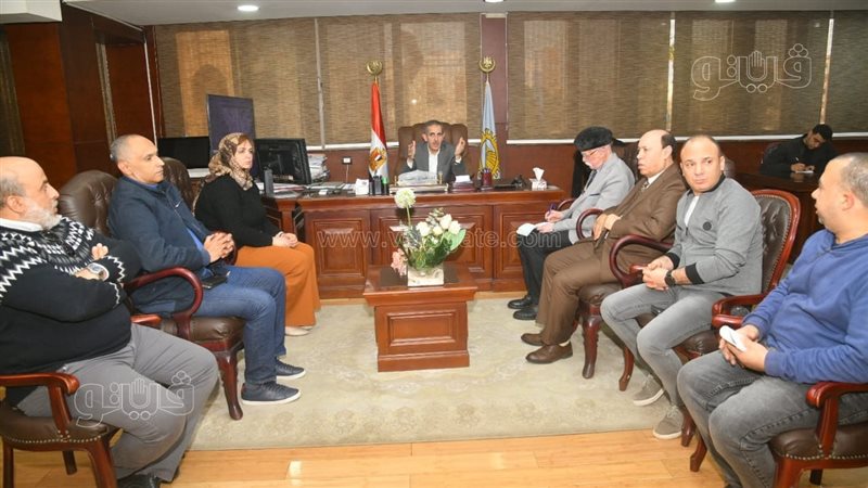محافظ الغربية يعقد