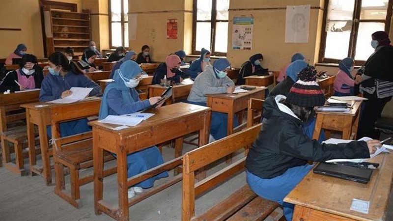 طلاب الجيزة يؤدون