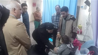 وكيل صحة المنوفية تتابع الحالة الصحية لمصاب حادث قطار القاهرة - الإسكندرية