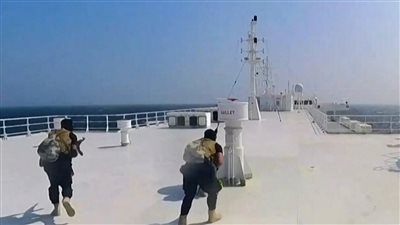 الحوثيون يفرجون عن طاقم السفينة إترنيتي سي بعد احتجازهم منذ يوليو الماضي