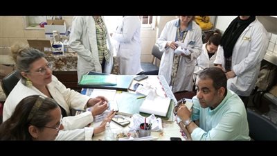 الطب العلاجي بصحة أسيوط يتابع صرف الأدوية لمرضى الجزام بعيادة الجلدية