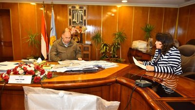 إنهاء إجراءات تخصيص أرض مشروع تصنيع أخشاب من مخلفات المحاصيل بأسيوط