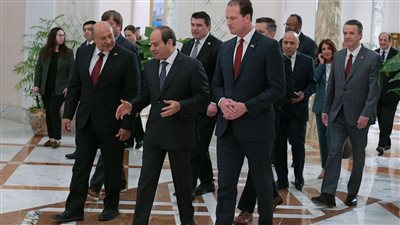 السيسي يؤكد لوفد النواب الأمريكي ضرورة اضطلاع المجتمع الدولي بمسئولياته في الضغط من أجل الوقف الفوري لإطلاق النار بغزة.. منع تصعيد العمليات العسكرية في رفح الفلسطينية.. ورفض التهجير