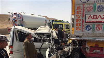 مصرع 8 وإصابة 12 في انقلاب ميكروباص بالطريق الإقليمي 