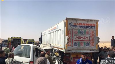 أول صور لمصرع 8 وإصابة 12 في تصادم ميكروباص بالطريق الإقليمي 