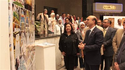 رئيس جامعة أسيوط يفتتح معرضين فنيين بكلية الفنون الجميلة