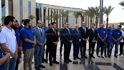 رئيس الوزراء يستقبل شباب حفل إفطار رمضان في المطرية (صور) 