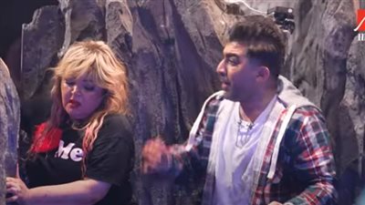 فادي خفاجة يُقبل رأس مها أحمد، ورامز جلال: قول أنا آسف يا قليل الأدب (فيديو)