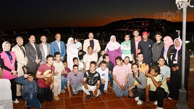 محافظ أسوان يشارك في حفل الإفطار الجماعي لذوي الهمم (صور)