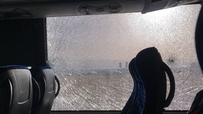  إصابة 3 مستوطنين بعد تعرض حافلتهم لعملية إطلاق نار في أريحا