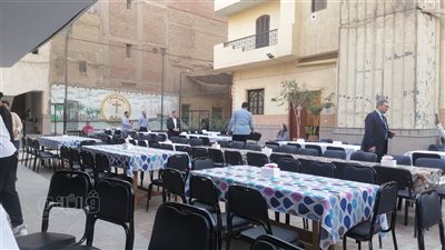 شاهد التجهيزات النهائية لحفل الإفطار الرمضاني داخل الكنيسة الإنجيلية بالمنيا