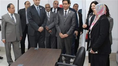 رئيس جامعة بنها يتفقد مركز التطوير المهني بكلية الهندسة بشبرا