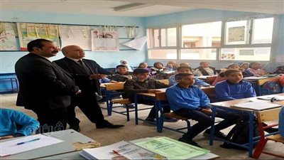 إحالة مدير مدرسة في الشرقية للتحقيق بسبب عدم الانضباط (صور)