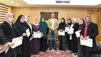 محافظ الفيوم يكرم الأمهات المثاليات بالإدارة المحلية 