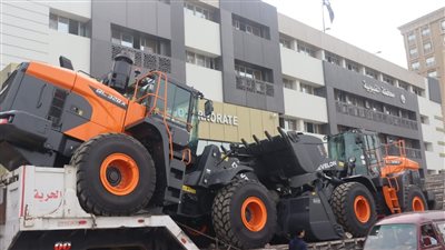 محافظ القليوبية يتفقد استلام 3 لودر بتكلفة 32 مليون جنيه لدعم منظومة النظافة 