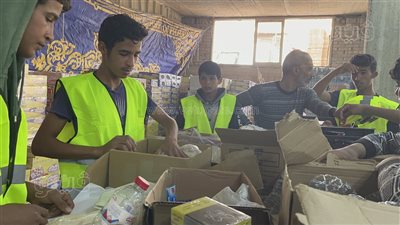 بدلا من إقامة إفطار جماعي، أهالي العريش يجهزون 100 ألف وجبة لإرسالها لأهالي غزة (فيديو)