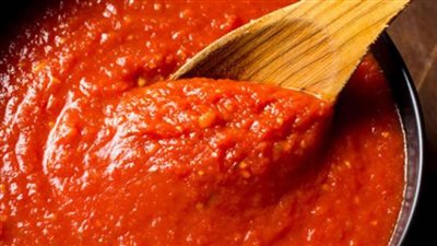 امرأة تواجه السجن 7 سنوات بسبب منشور على فيس بوك عن معجون الطماطم 