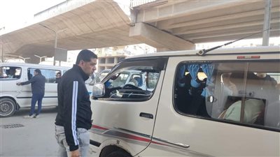 حملة على موقف المريوطية لمتابعة الالتزام بالأجرة ومنع التحميل خارج الموقف (صور)