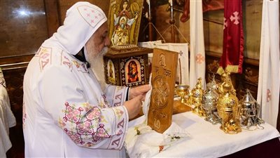 الأنبا ديمتريوس يدشن أواني خدمة في إيبارشية ملوي