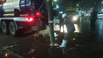 محافظ الجيزة يتابع جهود عمليات شفط مياه الأمطار وتسهيل الحركة المرورية 