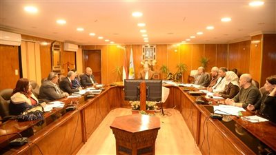 محافظ أسيوط: 73 مليون جنيه لتوصيل الكهرباء للمنطقة الاستثمارية بالكوم الأحمر