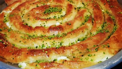  طريقة عمل الجلاش المبروم بالقشطة، حلوى لذيذة بعد الإفطار 