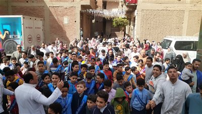 مسيرة تكريم لـ 300 طفل من حفظة القرآن في شوارع طنطا (بث مباشر)