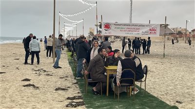 بدون طعام، تنظيم أطول مائدة إفطار على شاطئ العريش تضامنا مع أهالي غزة (فيديو وصور)
