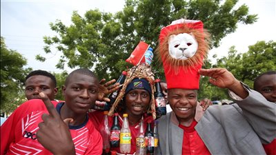 أجواء جماهير سيمبا قبل مباراة فريقهم مع الأهلي (صور)