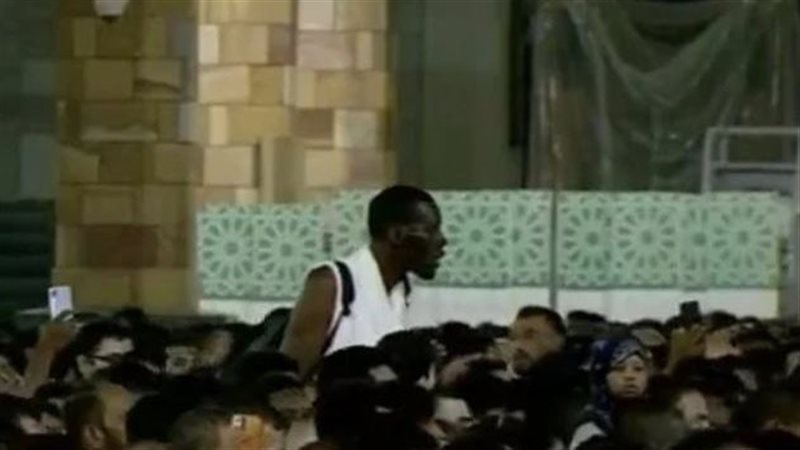 أطول رجل يؤدي مناسك