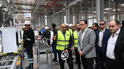 باستثمارات تتجاوز 100 مليون دولار، رئيس الوزراء يتفقد مصنع «بيكو مصر» للأجهزة المنزلية