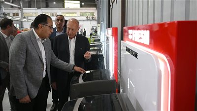 رئيس الوزراء يزور مصنع 