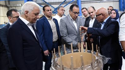 مدبولي يزور مصنع 