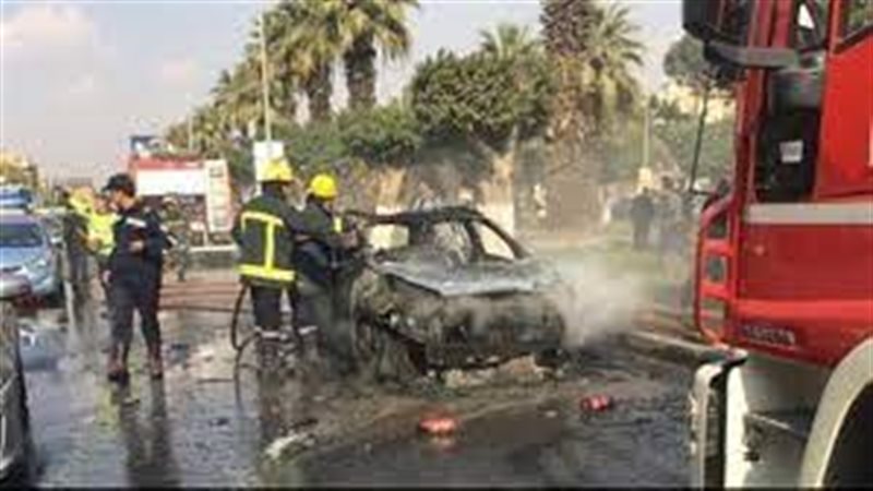 اشعل النيران في سيارة