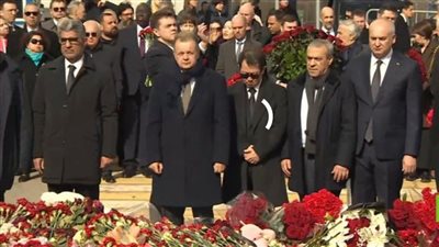 توافد ممثلي السفارات الأجنبية لوضع الزهور على أرواح ضحايا هجوم كروكوس